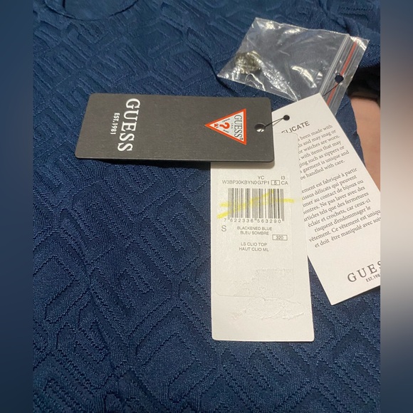 New Guess long sleeve with tags - Picture 5 of 5